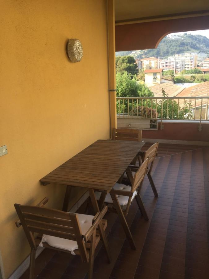 Apartament A Due Passi Dal Mare Vallecrosia Zewnętrze zdjęcie