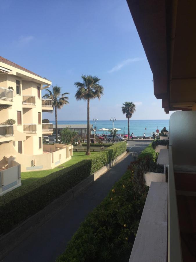 Apartament A Due Passi Dal Mare Vallecrosia Zewnętrze zdjęcie